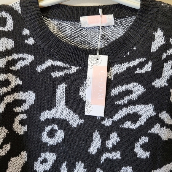 NWT CDM Oversized Sweater Small black and white animal print - Picture 3 of 12